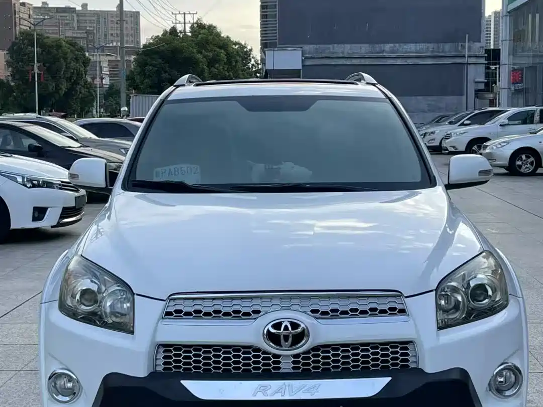 Toyota RAV4 Rongfang 2012 Styling Edition 2.0L Automatic 4WD фото 2