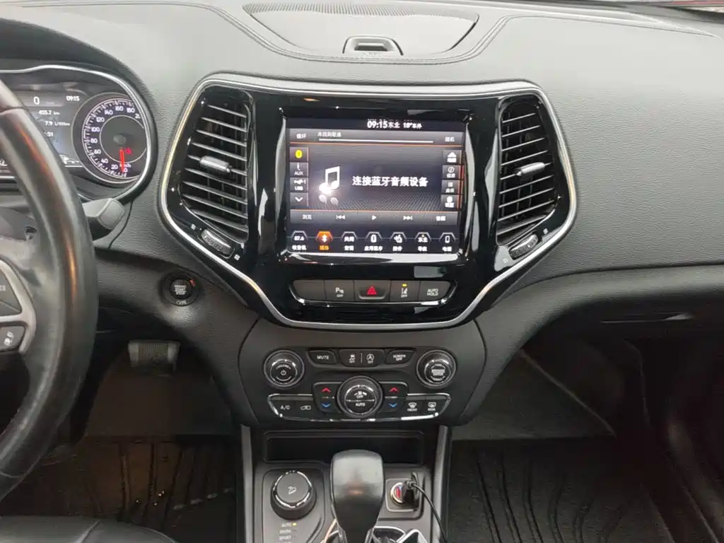 Фото 13 - Jeep Cherokee