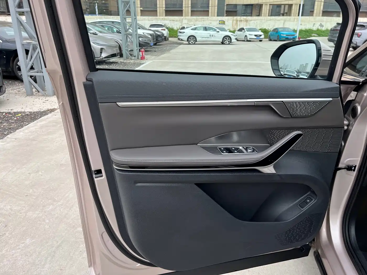 Maxus Maxus G70 2024 2024 Model 2.0T Automatic Flagship 7-Seater