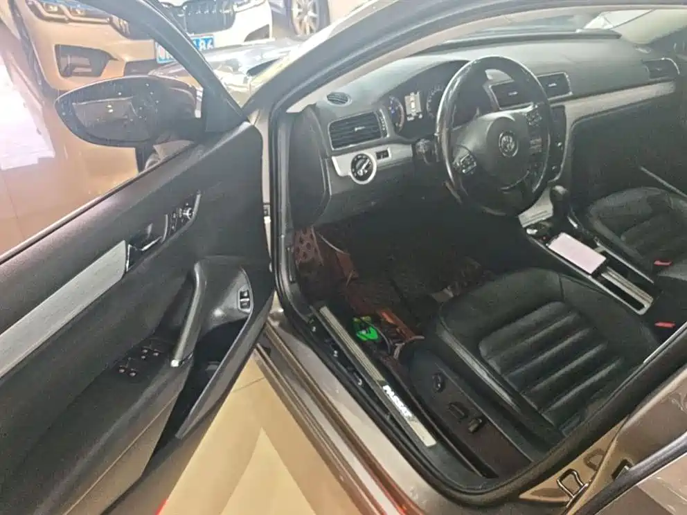 Volkswagen Passat 2014 2.0TSI DSG Executive Edition фото 9