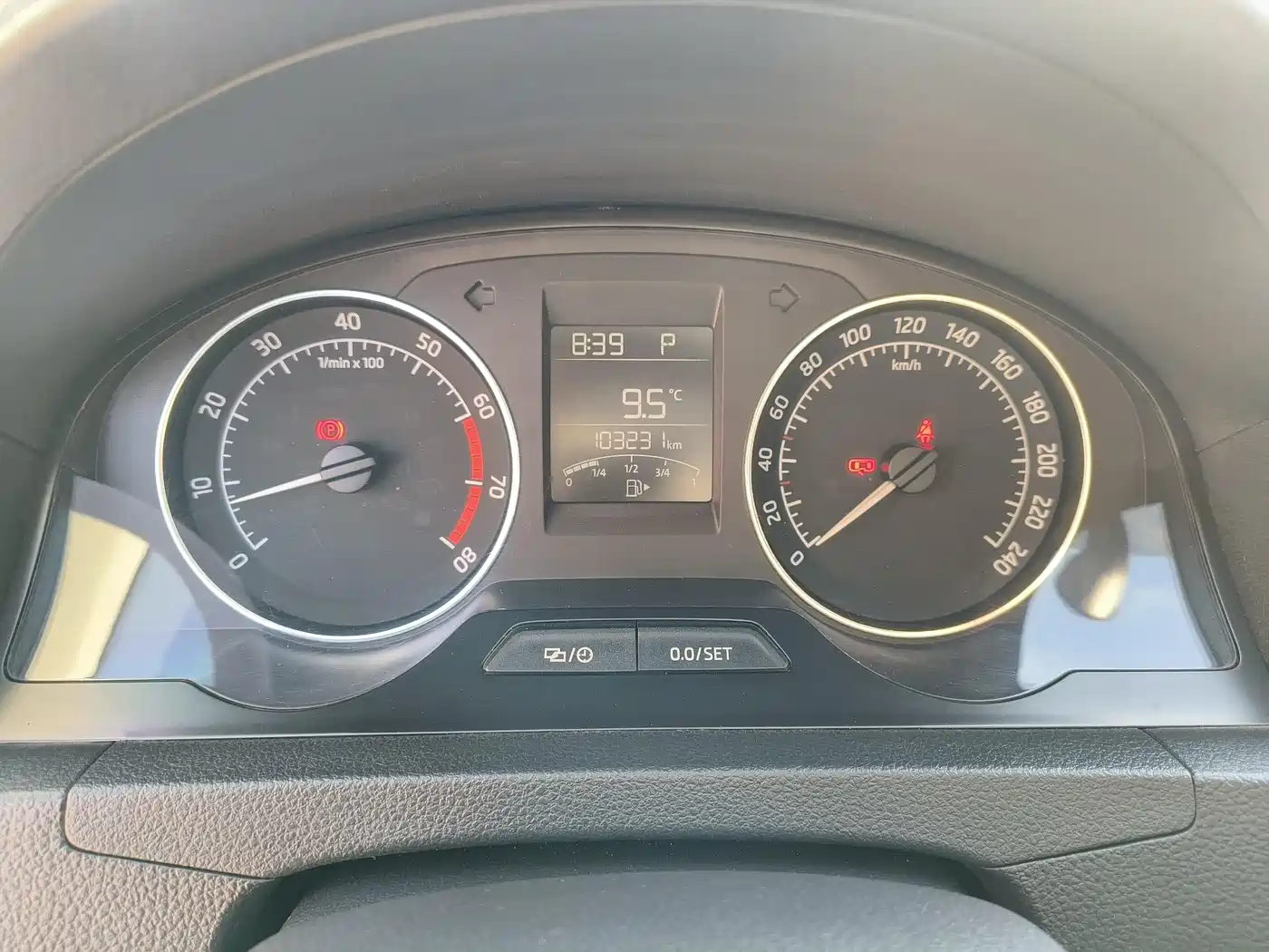 Škoda Skoda Rapid Spaceback 2016 Facelift 1.6L Automatic Innovation Edition фото 15