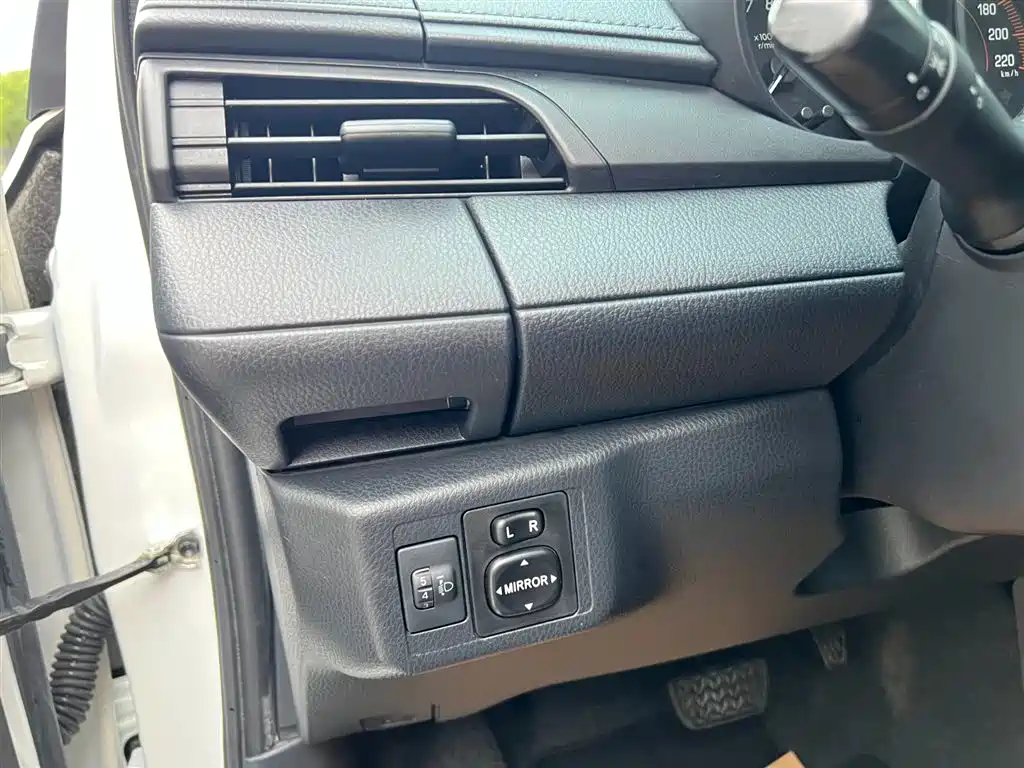 Toyota YARiS L Zhi Xuan 2021 1.5L CVT Leading Edition фото 8