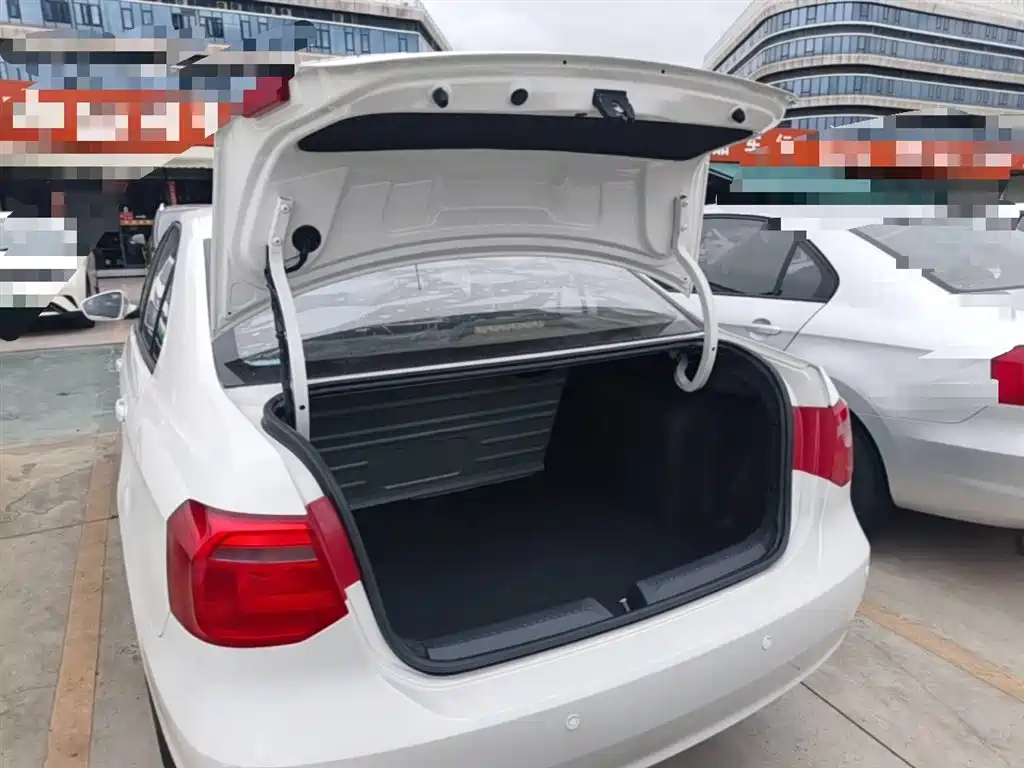 Volkswagen Jetta 2013 1.6L Automatic Fashion фото 19