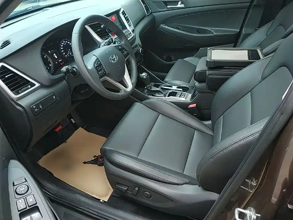 Hyundai Tucson 2018 1.6T DCT 2WD 15th Anniversary Special Edition фото 15