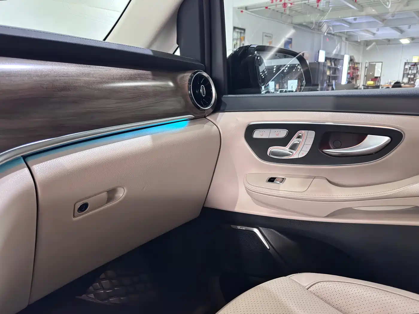 Mercedes-Benz V-Class 2022 V 260 Prestige Edition фото 24