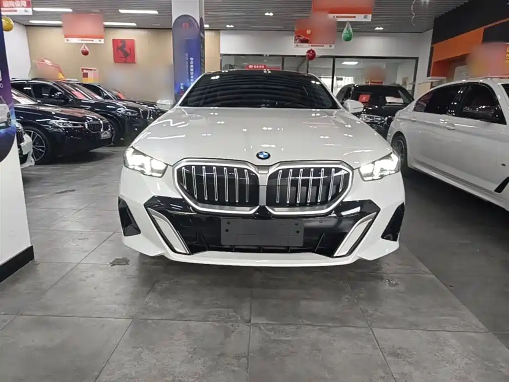 BMW 5 Series 2024 525Li M Sport Package фото 3