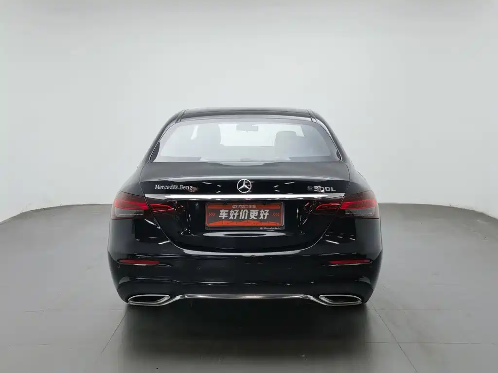 Фото 4 - Mercedes-Benz E-Class