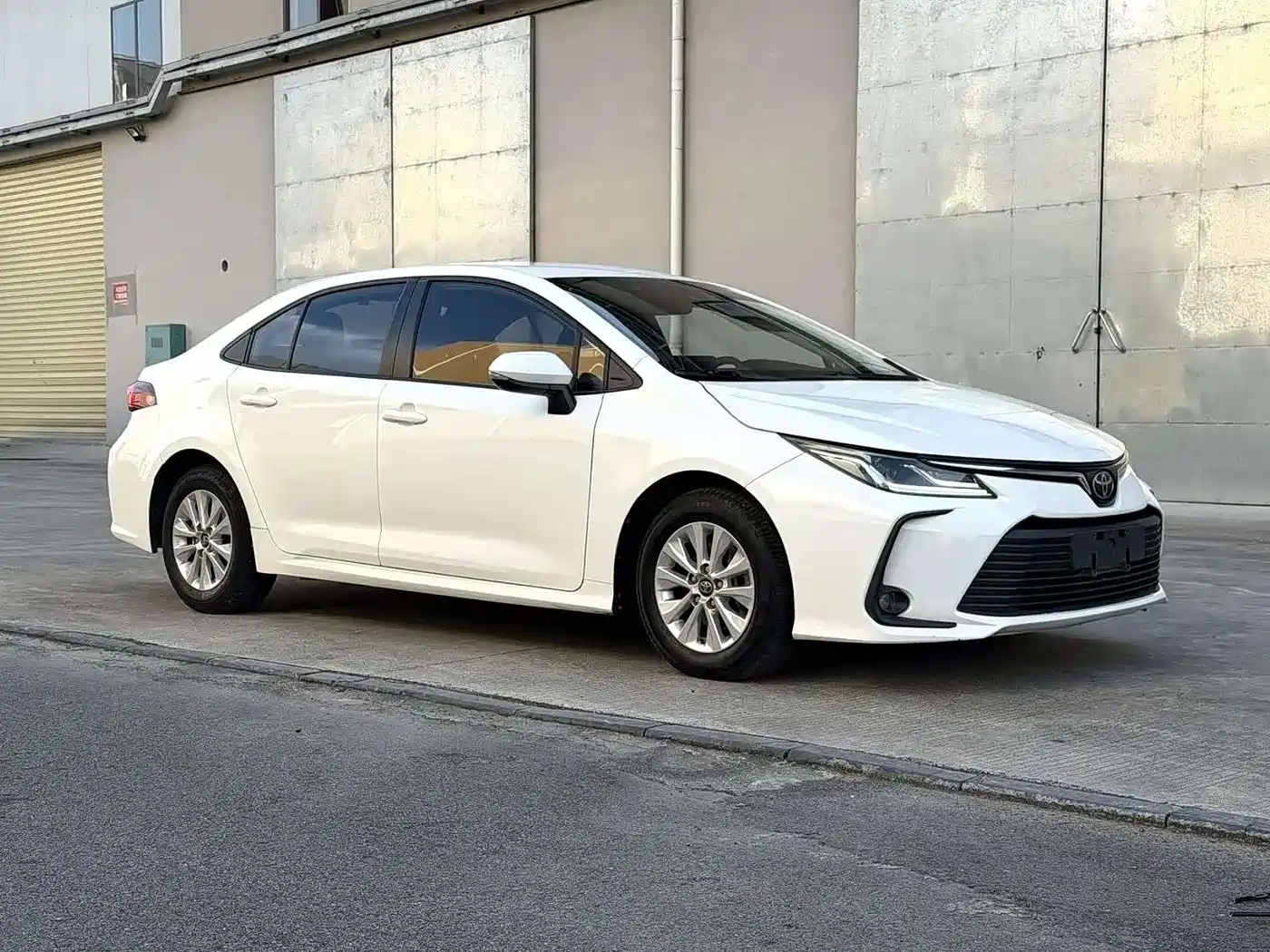 Фото 3 - Toyota Corolla