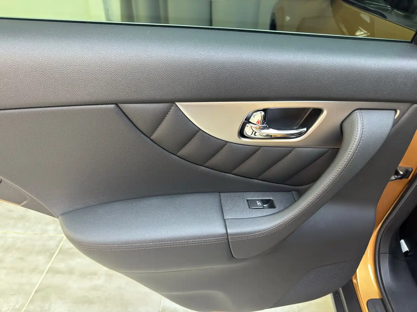 Photo 18 - Infiniti FX