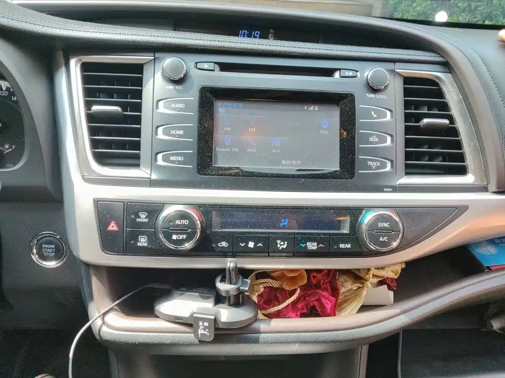 Фото 14 - Toyota Highlander