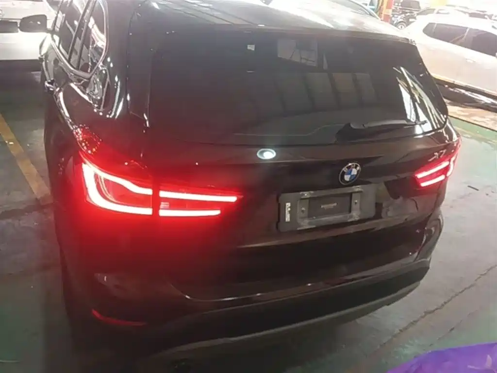 BMW X1 2016 sDrive18Li Premium Model фото 6