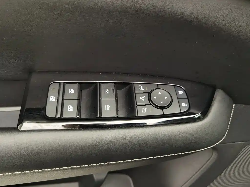 Nissan Terra, миниатюра 9