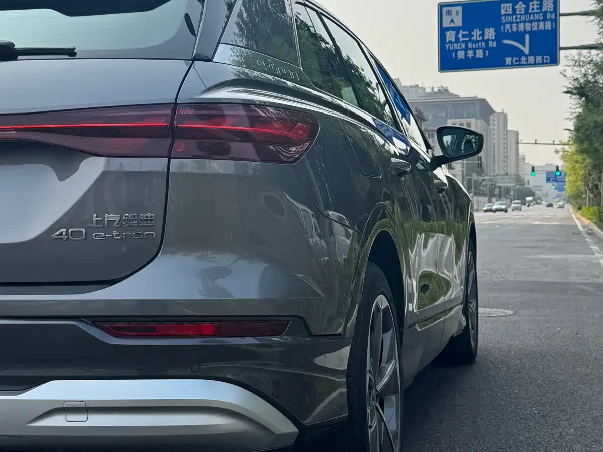 Фото 6 - Audi Q5 e-tron