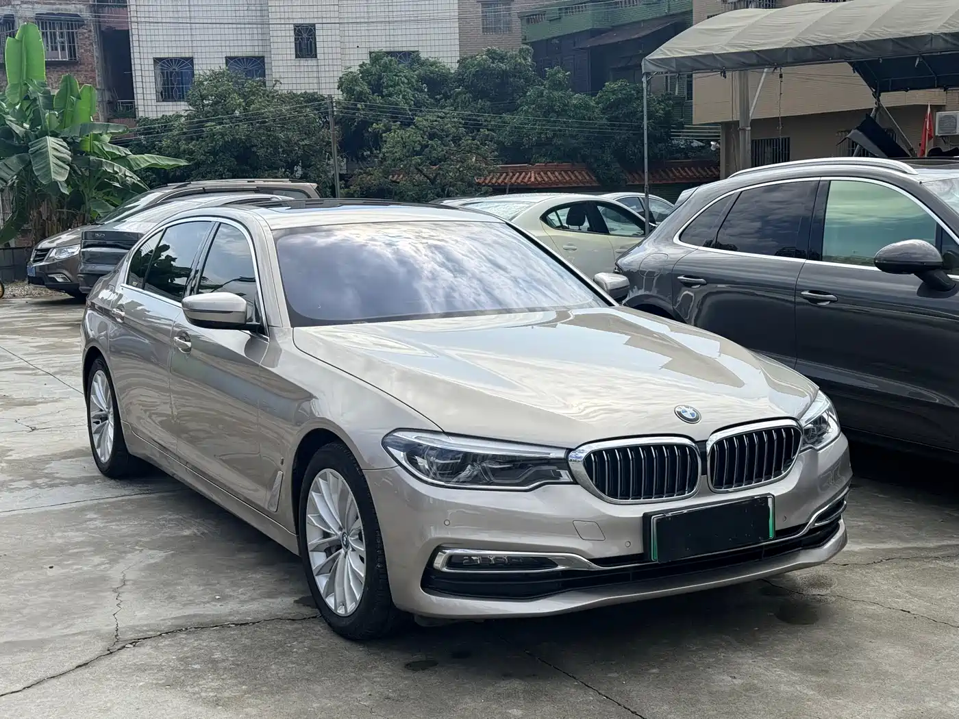 BMW 5 Series New Energy 2019 530Le Luxury Package фото 2