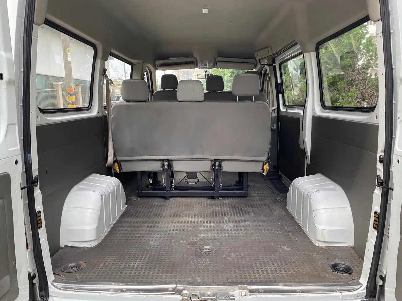 SAIC Maxus Xintu V80 2011 Model 2.5T Short Wheelbase Medium Roof Transport Elite Edition фото 13