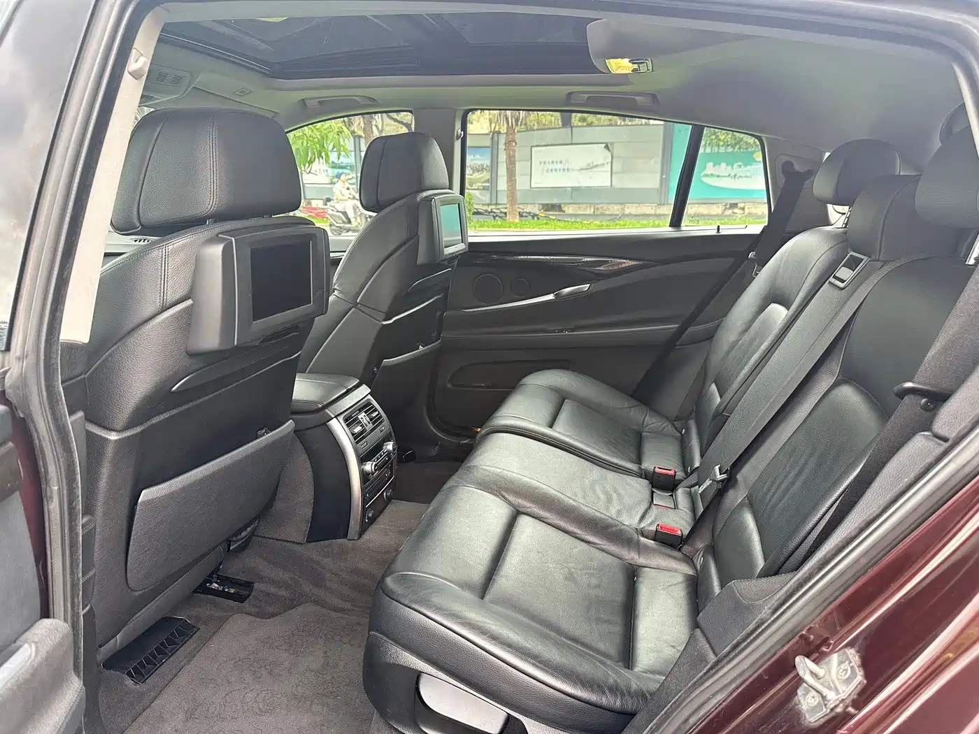 BMW 5 Series GT 2010 535i Luxury Model фото 6