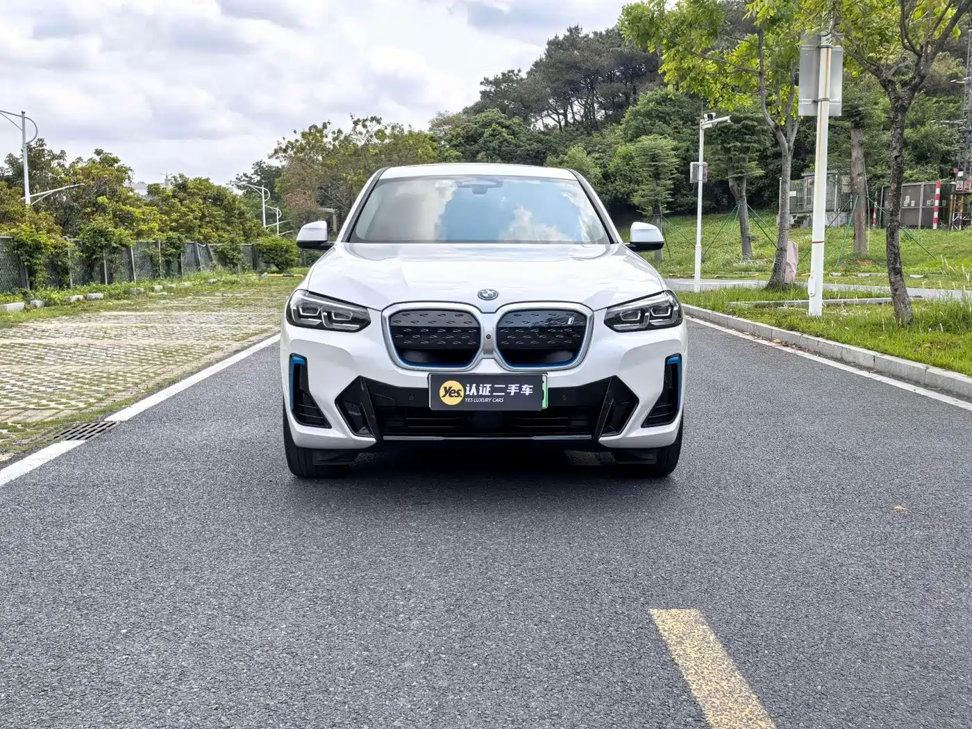 BMW IX3