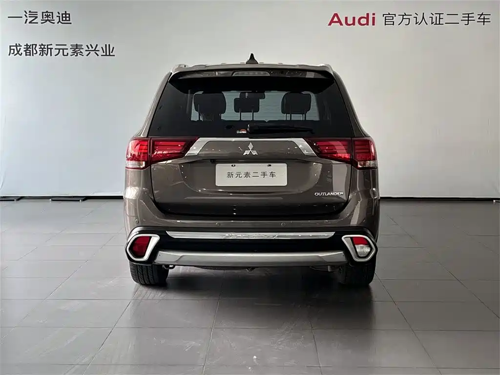 Mitsubishi Outlander 2016 2.4L 4WD Luxury Edition 7-seater фото 5