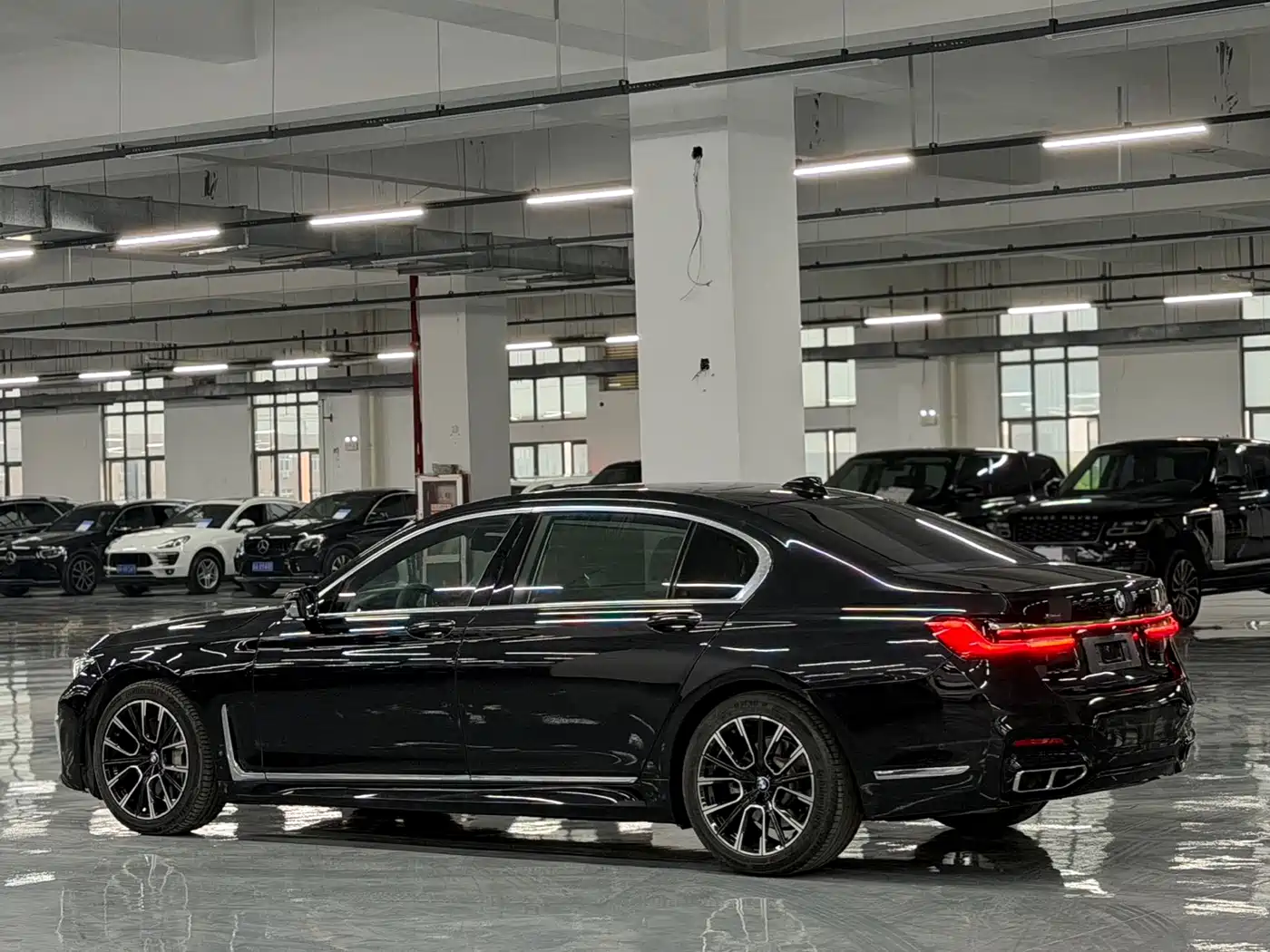BMW 7 Series 2016 750Li xDrive 4-Seater фото 7