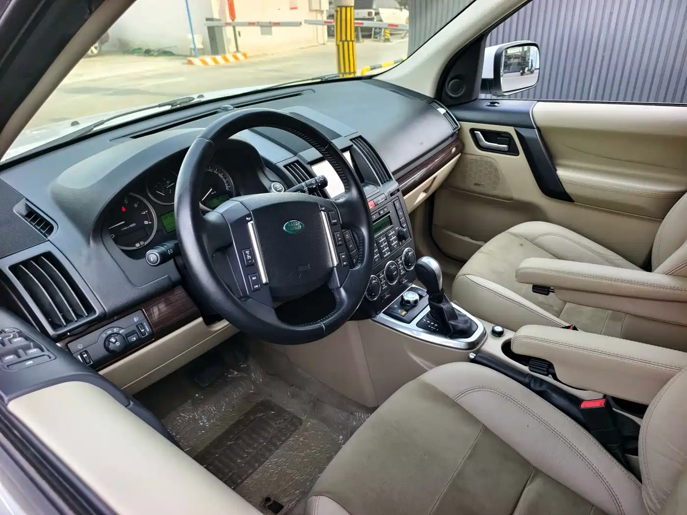 Land Rover Freelander 2 2012 2.0T Si4 HSE Petrol фото 10