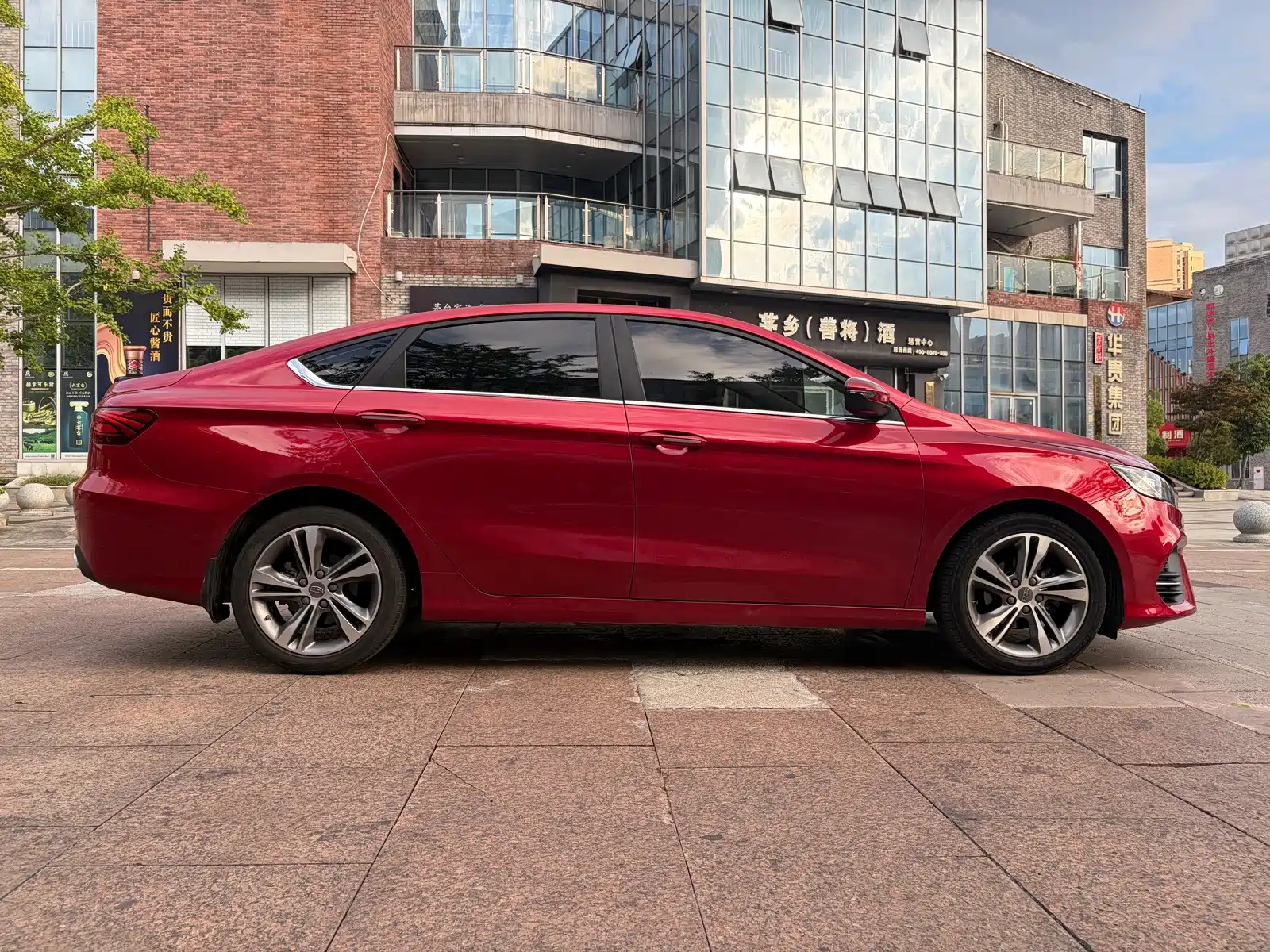 Фото 4 - Geely Binrui