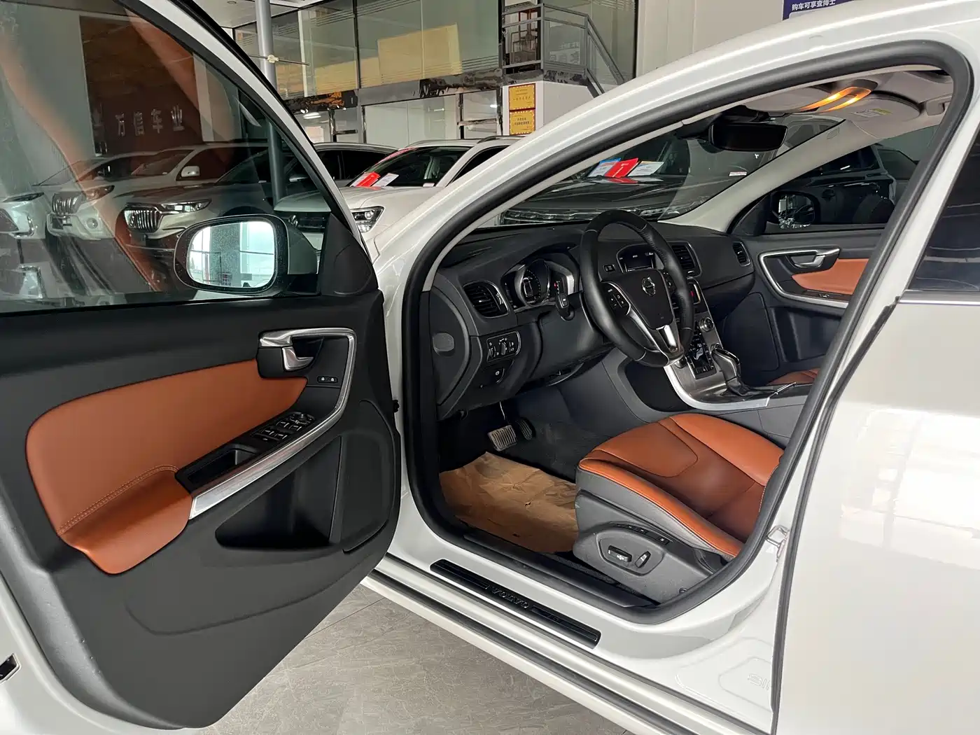 Фото 8 - Volvo S60
