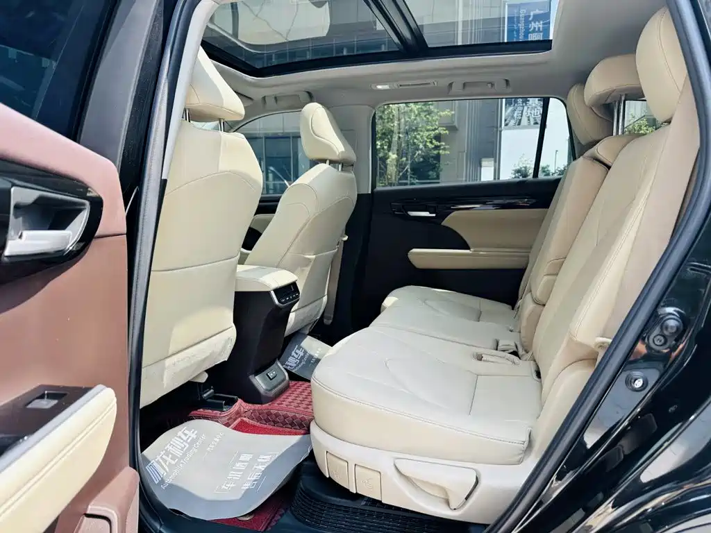 Фото 12 - Toyota Highlander