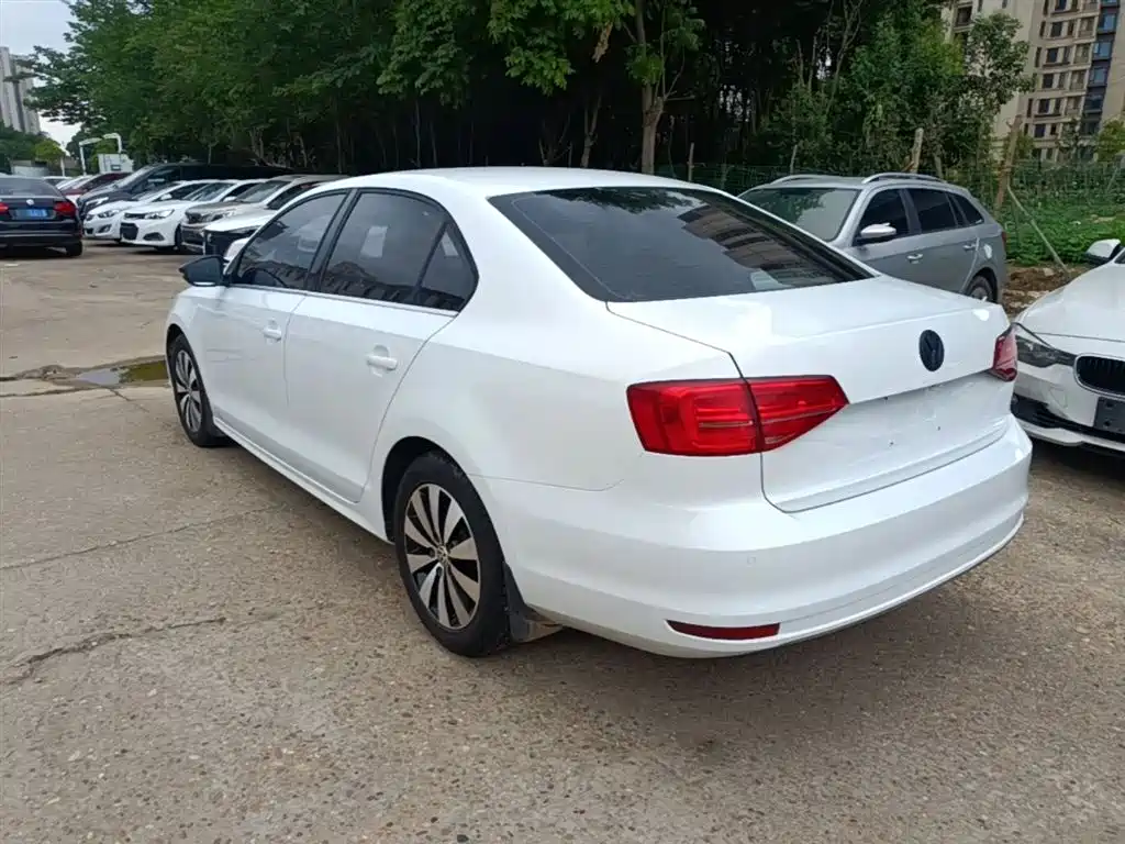 Volkswagen Sagitar 2017 1.6L Automatic Comfort фото 5