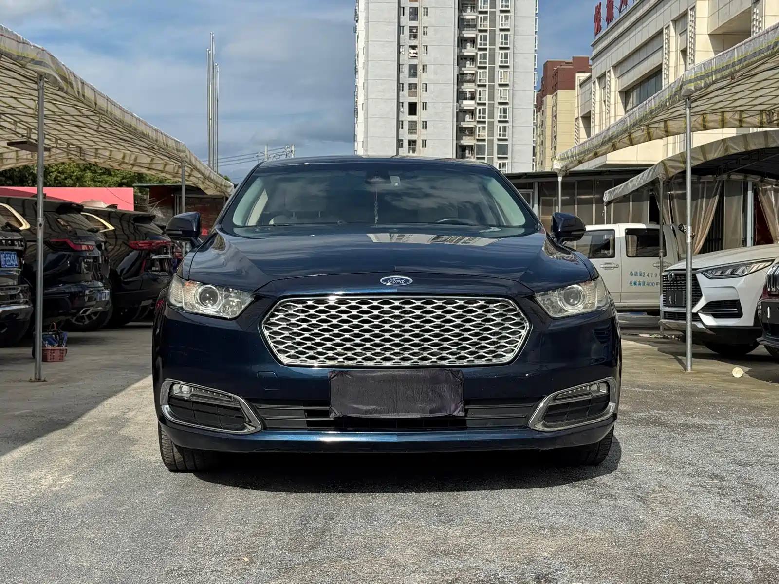 Фото 2 - Ford Taurus