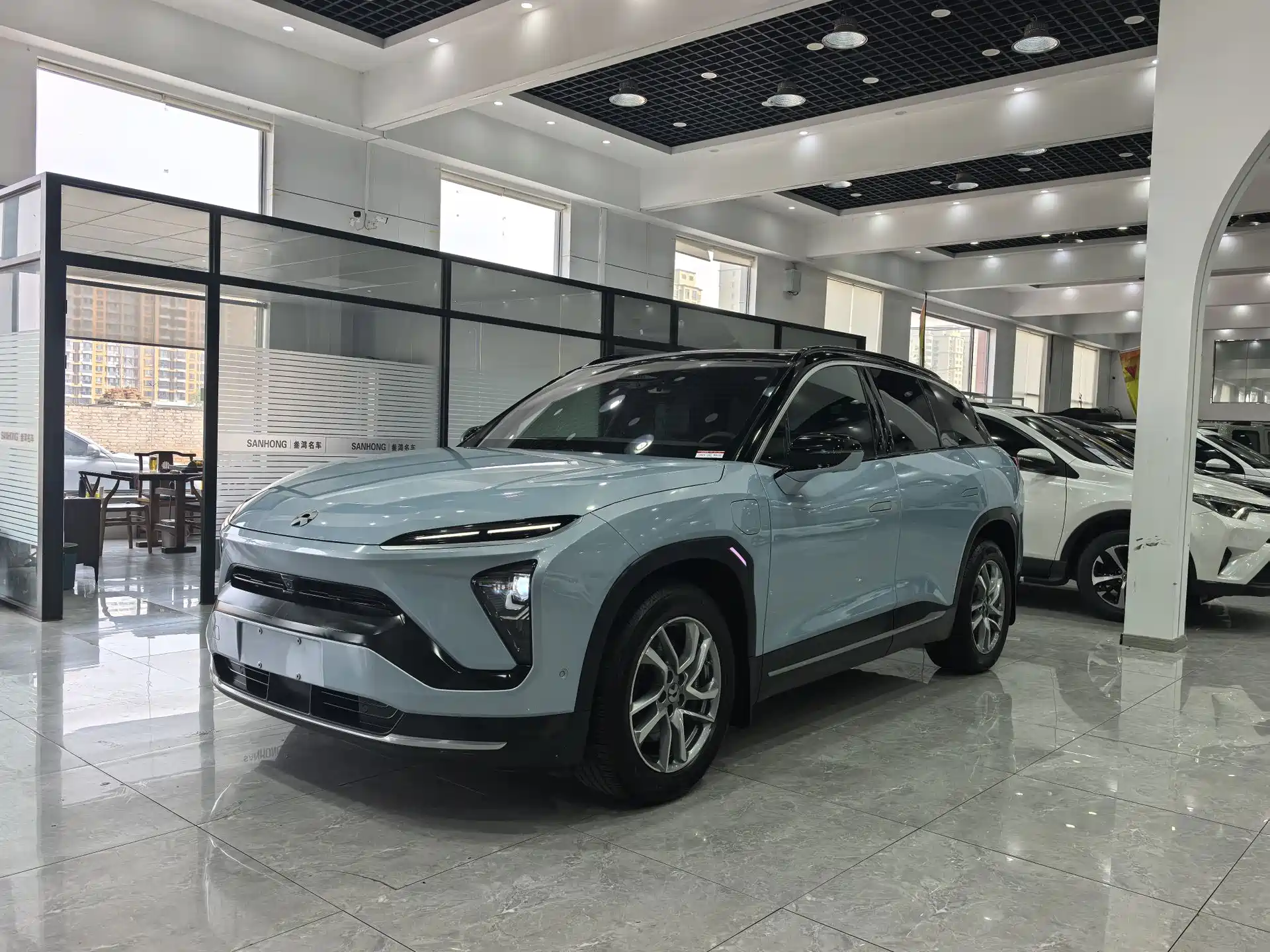 Фото 1 - NIO ES6