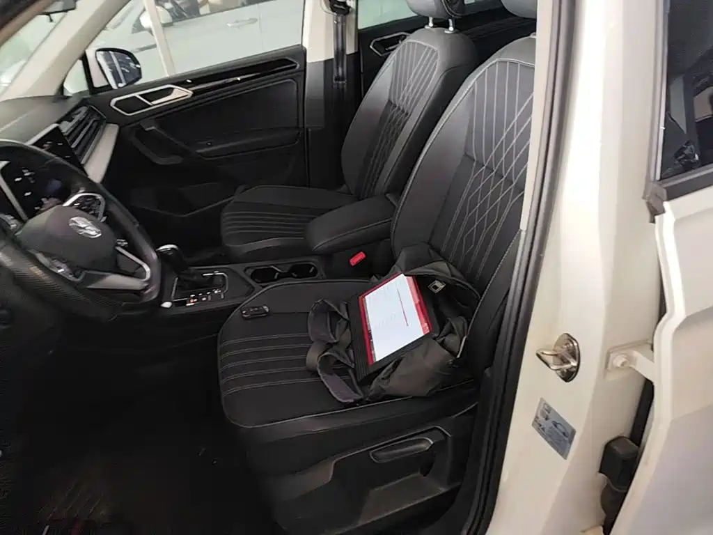 Photo 15 - Volkswagen Tiguan L