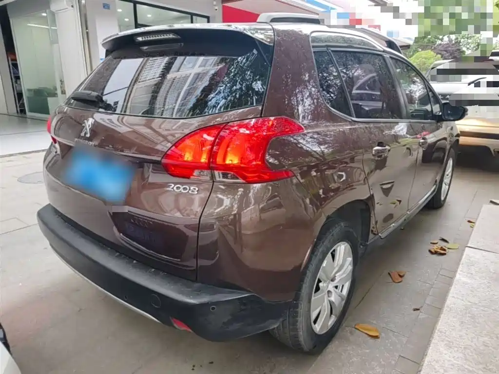 Peugeot 2008 2014 1.6L Automatic Fashion Edition фото 7