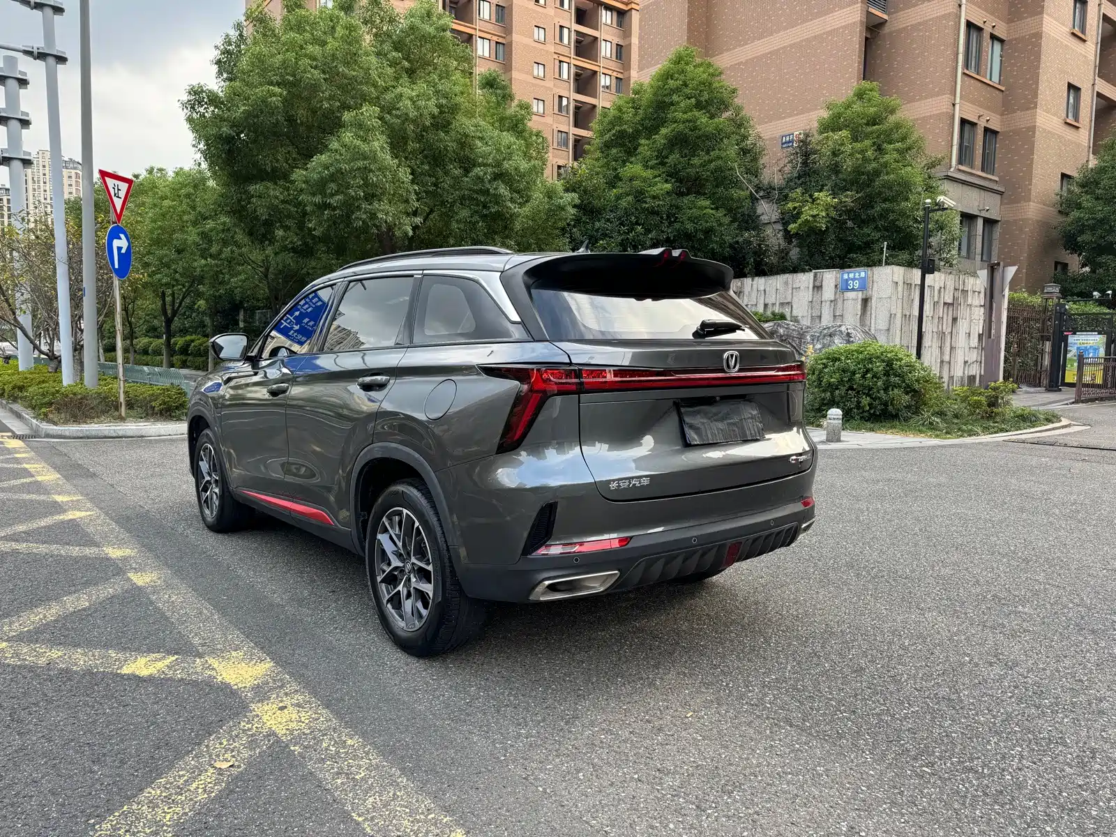 Фото 11 - Changan CS75 PLUS