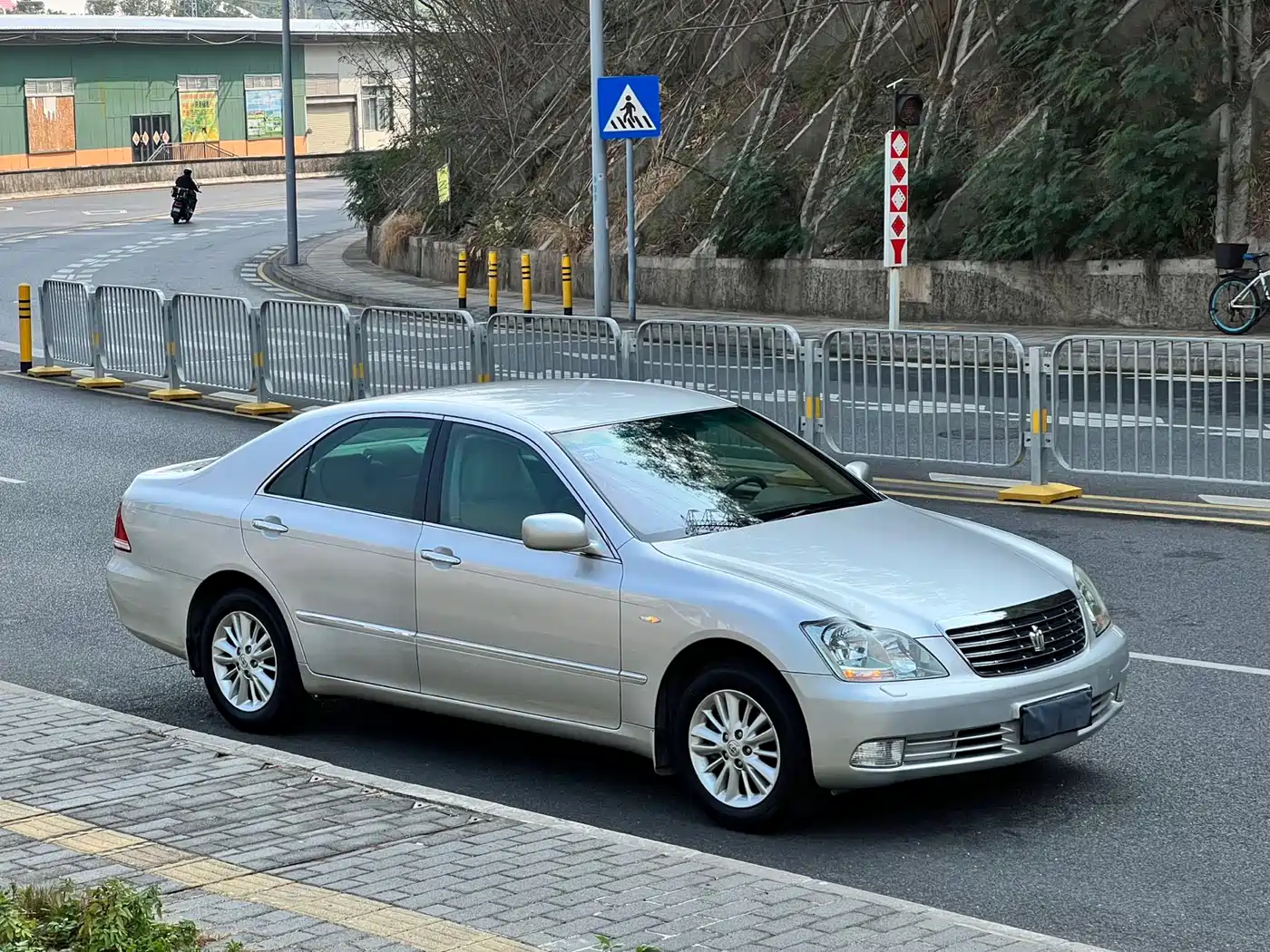 Toyota Crown 2007 2.5L Royal Leather Edition фото 3