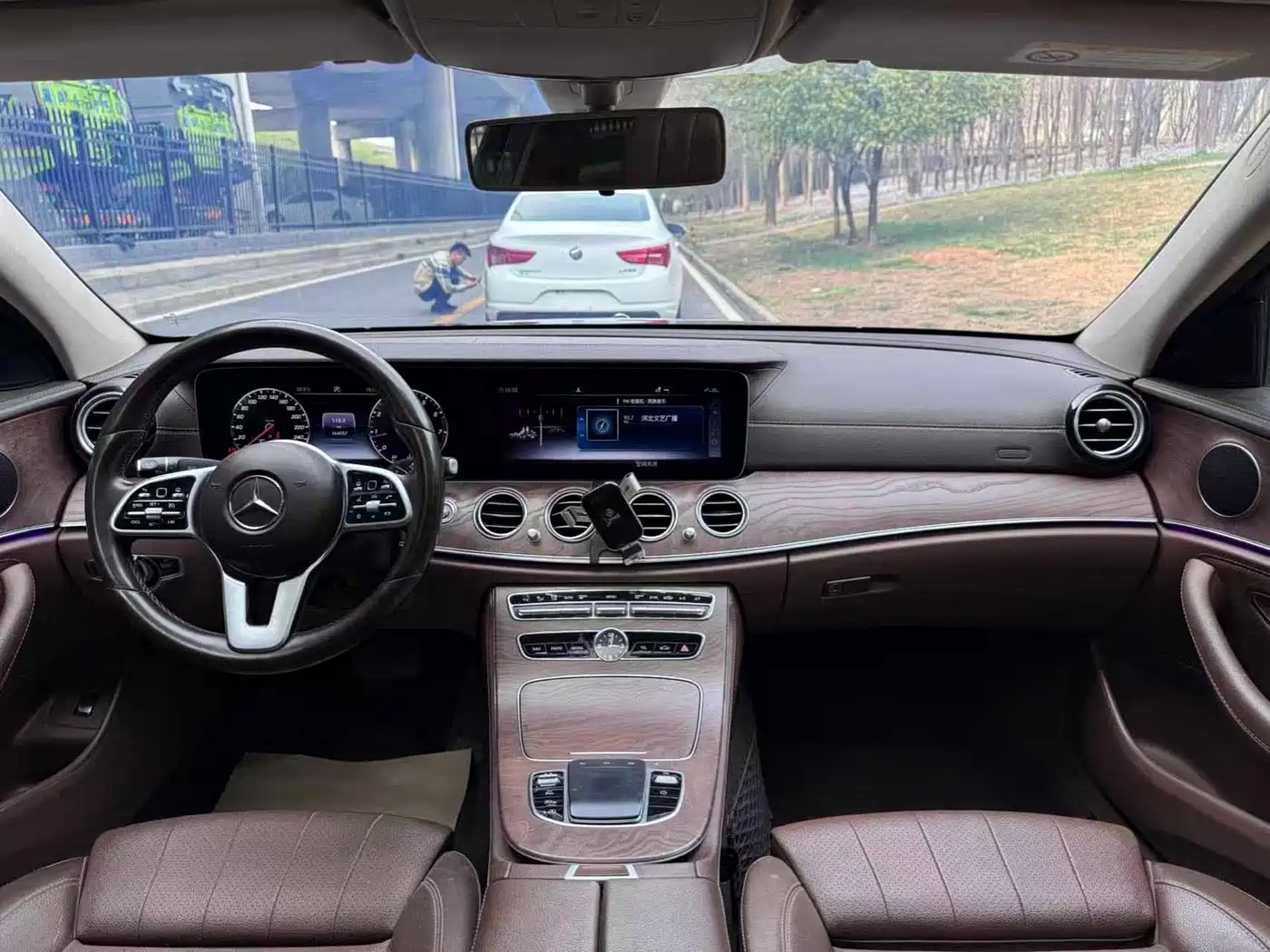 Mercedes-Benz E-Class 2019 E 200 L фото 9