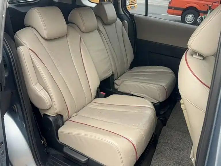 Mazda Mazda5 2011 2011 2.0L Automatic Luxury
