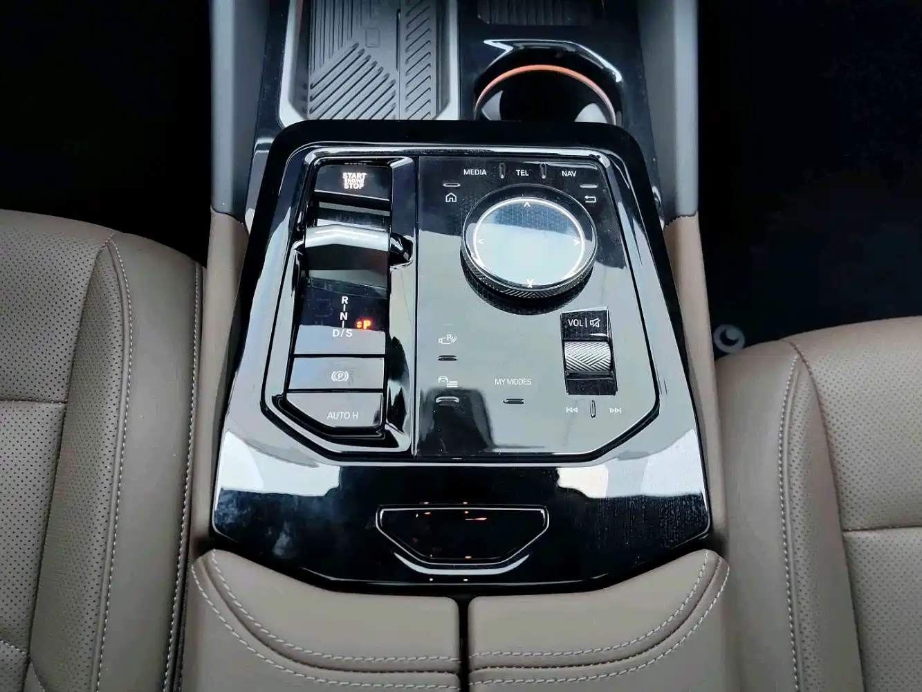 BMW 5 Series 2024 530Li Leading M Sport Package фото 10