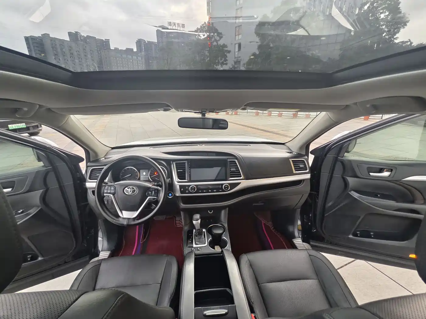 Photo 13 - Toyota Highlander