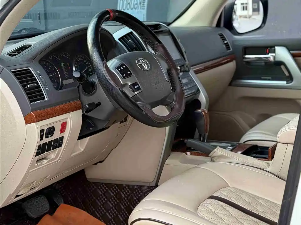 Toyota Land Cruiser 2012 4.0L Automatic VX фото 4