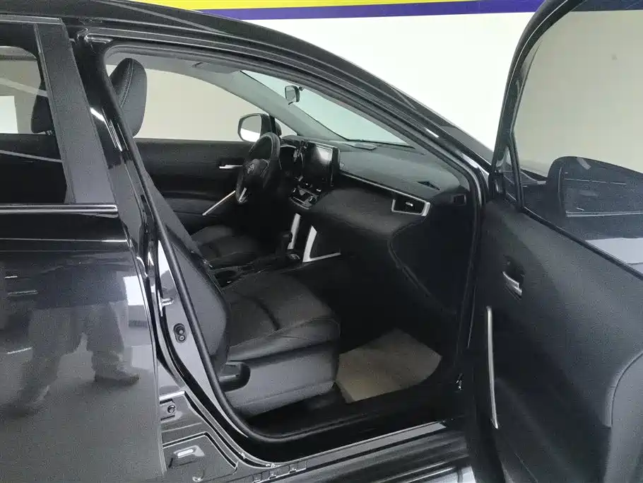 Toyota Frontlander 2022 2.0L CVT Luxury Edition фото 8