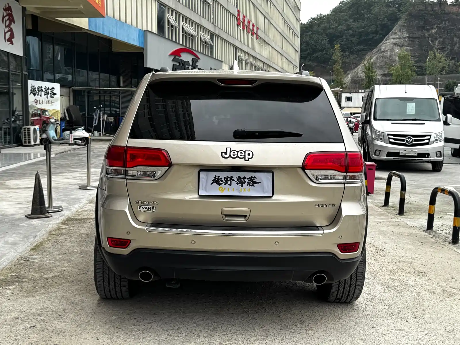 Photo 9 - Jeep Grand Cherokee (Import)