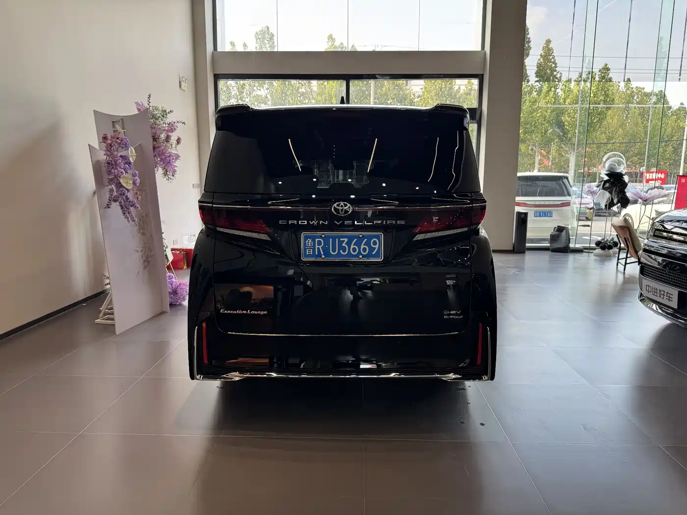 Toyota Vellfire 2024 Crown Hybrid 2.5L Premium Edition фото 7