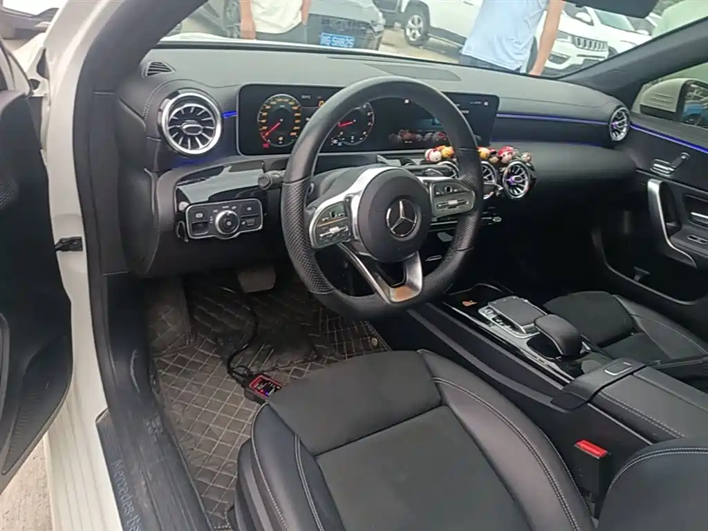 Mercedes-Benz A-Class 2019 A 200 L Sport Sedan фото 10