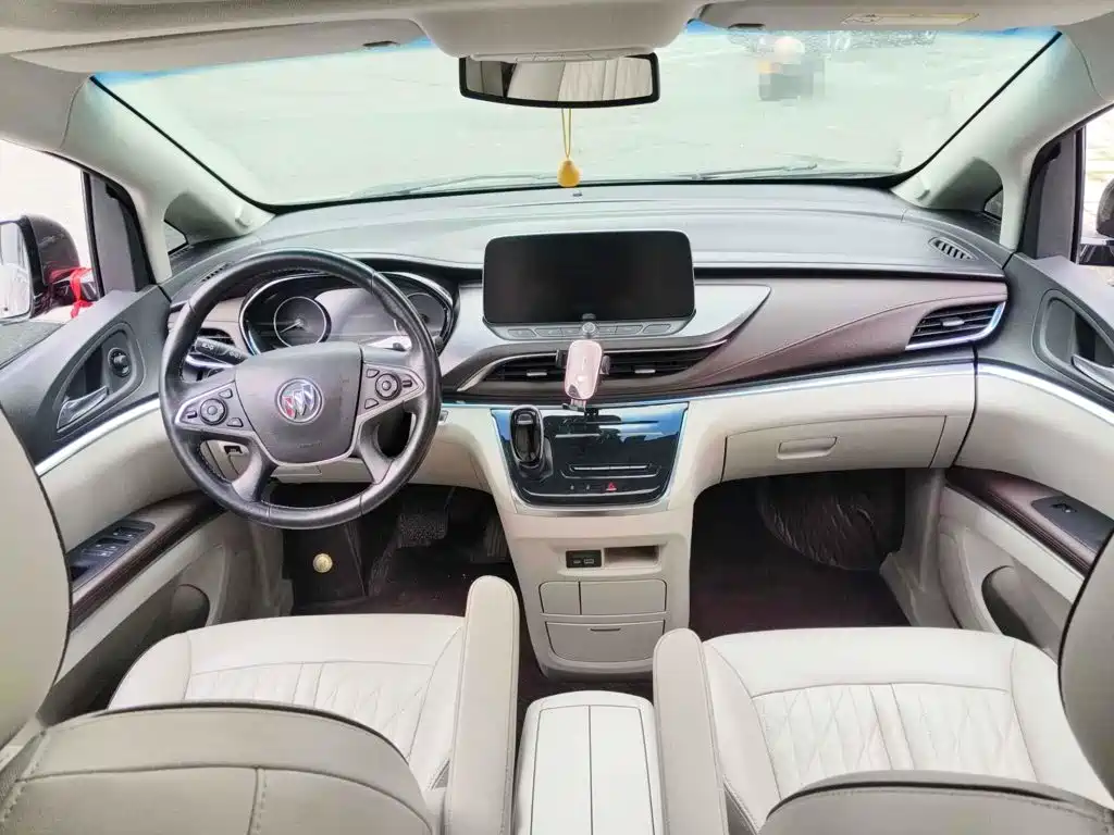 Фото 12 - Buick GL8