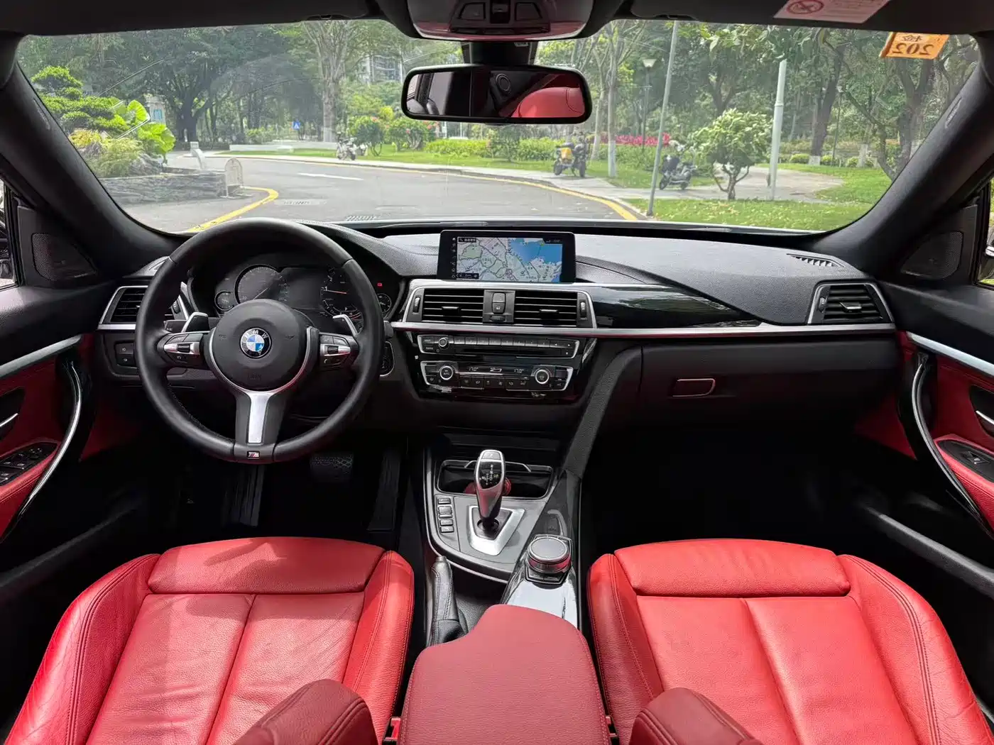 BMW 3 Series GT 2020 320i M Sport Black Night Edition фото 10