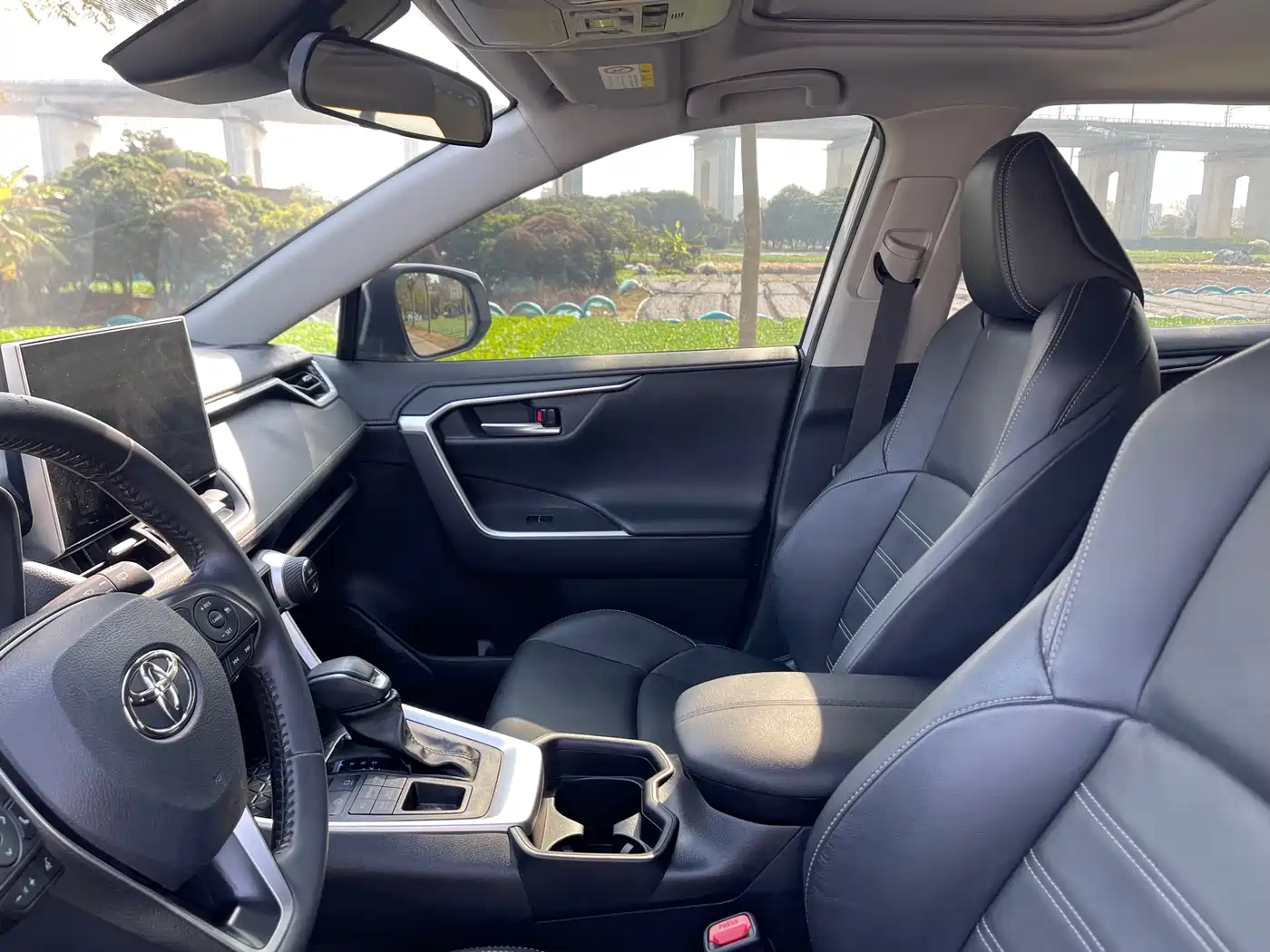 Toyota Wildlander 2022 2.0L CVT AWD Luxury Edition фото 19