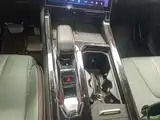 Фото 14 - Geely Atlas