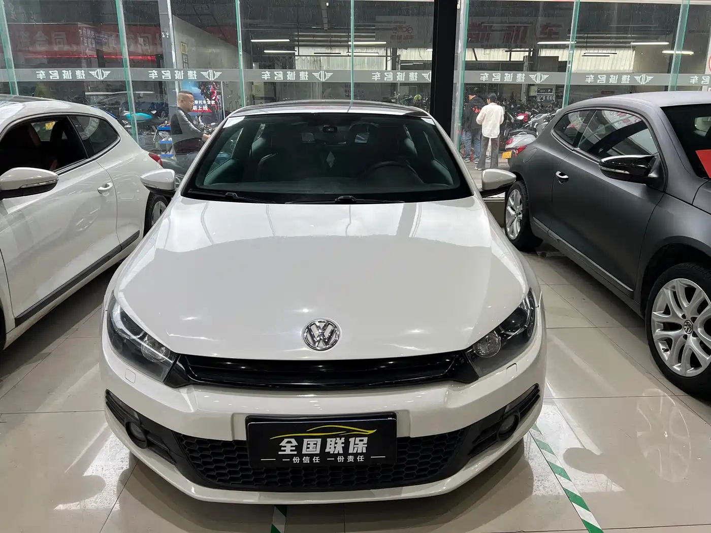 Volkswagen Scirocco 2011 2.0TSI Luxury фото 2