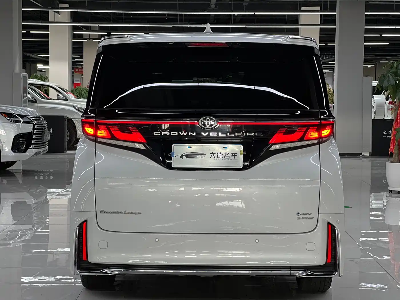Toyota Vellfire 2024 Crown Hybrid 2.5L Executive Premium Edition фото 5