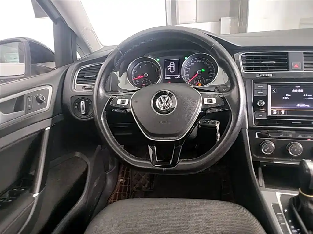Volkswagen Golf 2018 230TSI Automatic Comfort фото 11